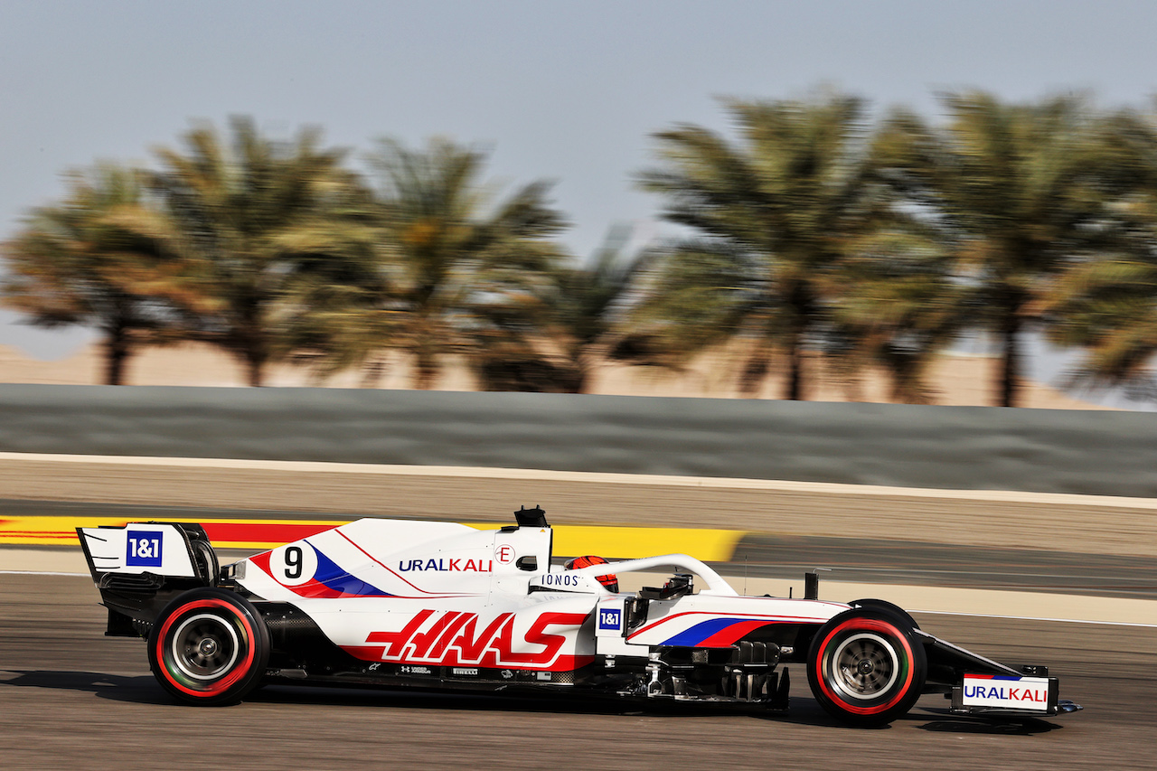 GP BAHRAIN, Nikita Mazepin (RUS) Haas F1 Team VF-21.
27.03.2021. Formula 1 World Championship, Rd 1, Bahrain Grand Prix, Sakhir, Bahrain, Qualifiche Day.
- www.xpbimages.com, EMail: requests@xpbimages.com © Copyright: Batchelor / XPB Images