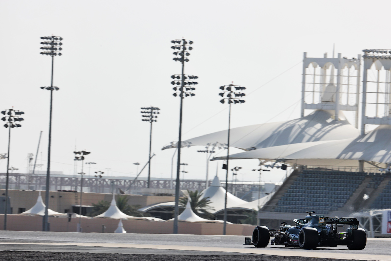 GP BAHRAIN, Lance Stroll (CDN) Aston Martin F1 Team AMR21.
27.03.2021. Formula 1 World Championship, Rd 1, Bahrain Grand Prix, Sakhir, Bahrain, Qualifiche Day.
- www.xpbimages.com, EMail: requests@xpbimages.com © Copyright: Batchelor / XPB Images