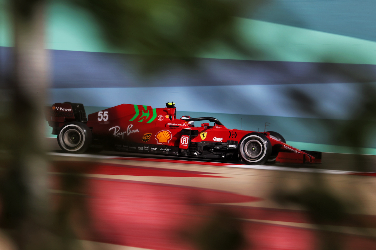GP BAHRAIN, Carlos Sainz Jr (ESP) Ferrari SF-21.
27.03.2021. Formula 1 World Championship, Rd 1, Bahrain Grand Prix, Sakhir, Bahrain, Qualifiche Day.
- www.xpbimages.com, EMail: requests@xpbimages.com © Copyright: Charniaux / XPB Images
