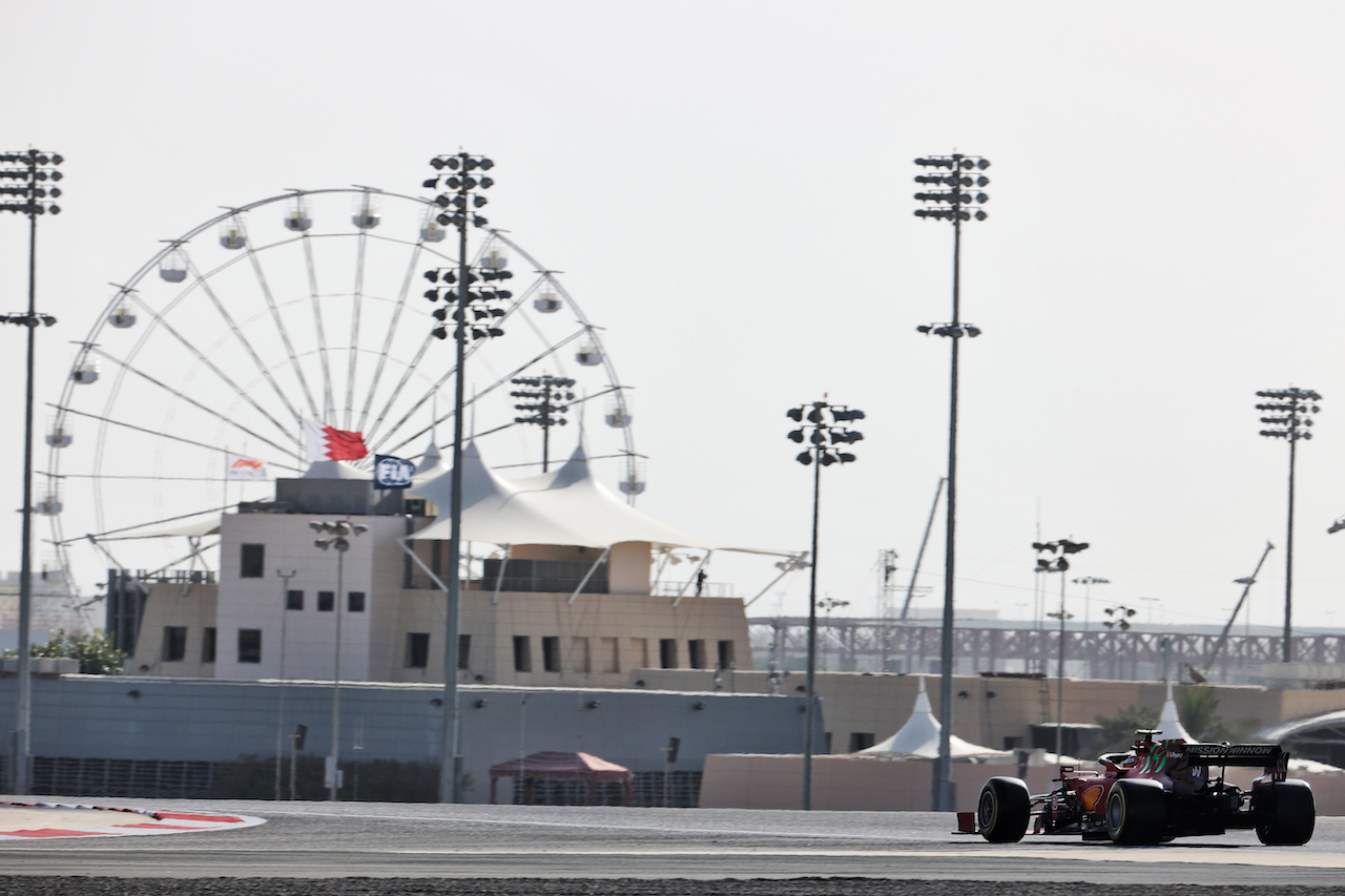 GP BAHRAIN, Carlos Sainz Jr (ESP) Ferrari SF-21.
27.03.2021. Formula 1 World Championship, Rd 1, Bahrain Grand Prix, Sakhir, Bahrain, Qualifiche Day.
- www.xpbimages.com, EMail: requests@xpbimages.com © Copyright: Batchelor / XPB Images