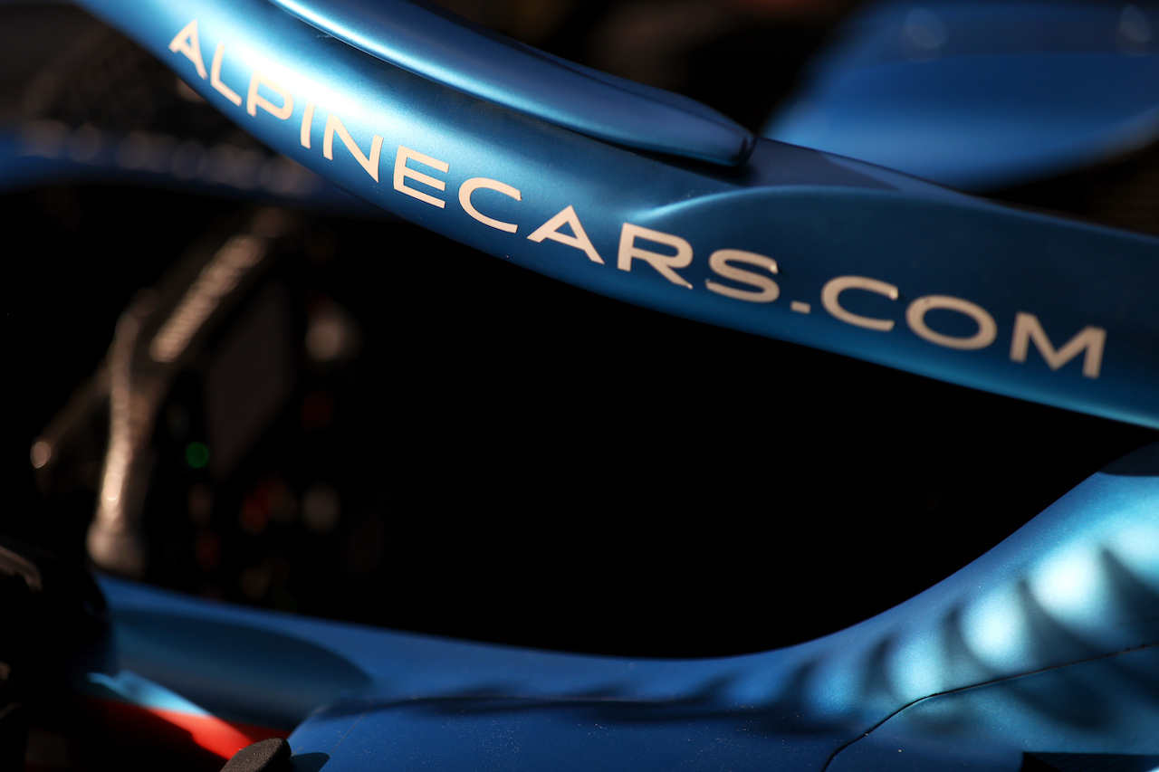GP BAHRAIN, Alpine F1 Team A521 Halo cockpit cover.
27.03.2021. Formula 1 World Championship, Rd 1, Bahrain Grand Prix, Sakhir, Bahrain, Qualifiche Day.
- www.xpbimages.com, EMail: requests@xpbimages.com © Copyright: Moy / XPB Images