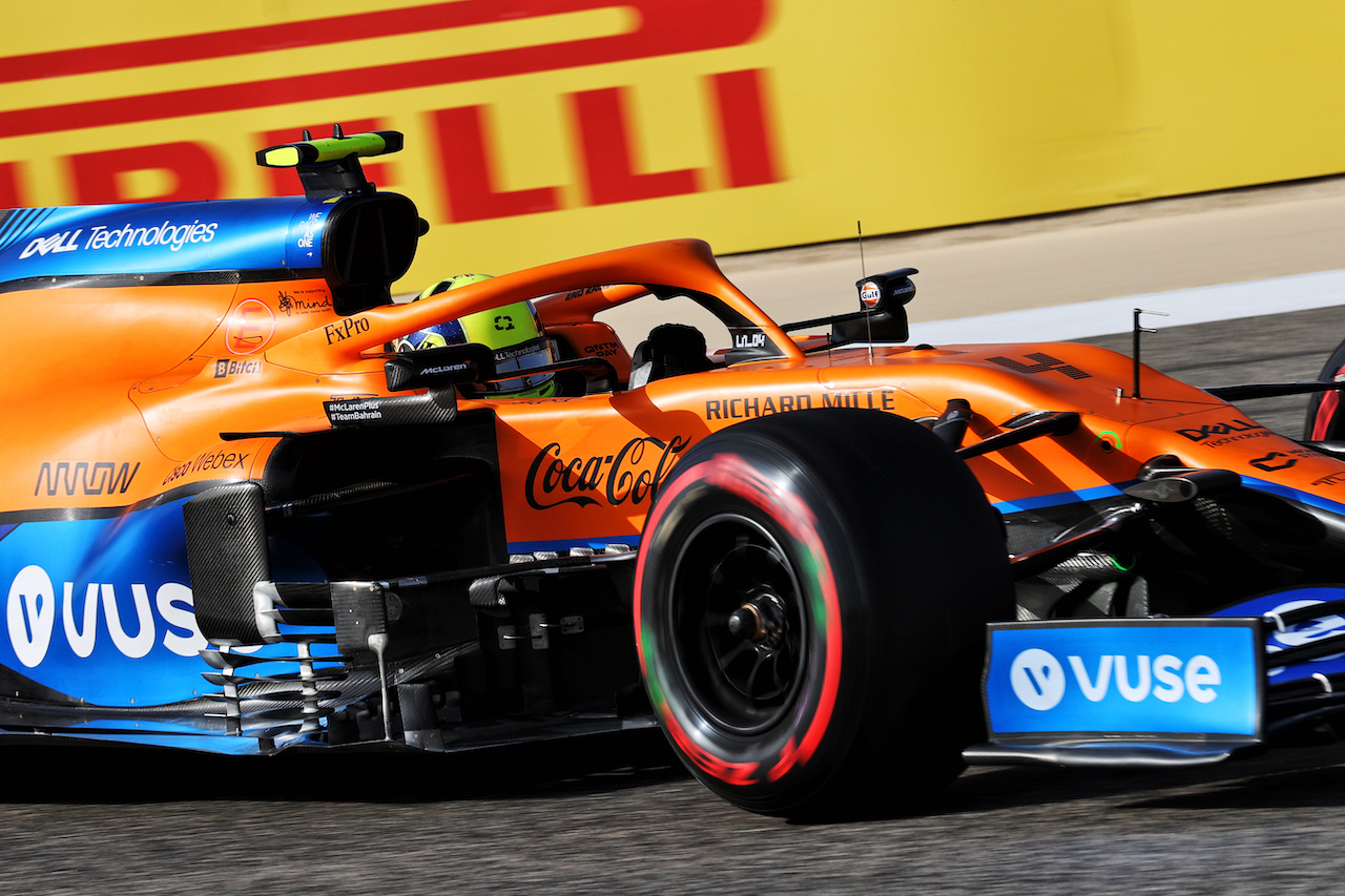 GP BAHRAIN, Lando Norris (GBR) McLaren MCL35M.
27.03.2021. Formula 1 World Championship, Rd 1, Bahrain Grand Prix, Sakhir, Bahrain, Qualifiche Day.
- www.xpbimages.com, EMail: requests@xpbimages.com © Copyright: Batchelor / XPB Images