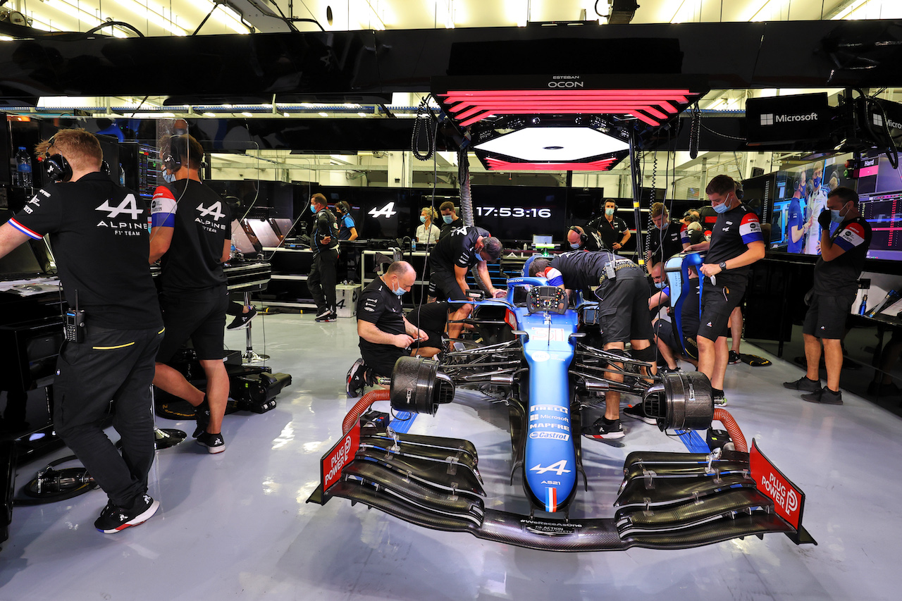 GP BAHRAIN, Esteban Ocon (FRA) Alpine F1 Team A521.
26.03.2021. Formula 1 World Championship, Rd 1, Bahrain Grand Prix, Sakhir, Bahrain, Practice Day
- www.xpbimages.com, EMail: requests@xpbimages.com © Copyright: Moy / XPB Images