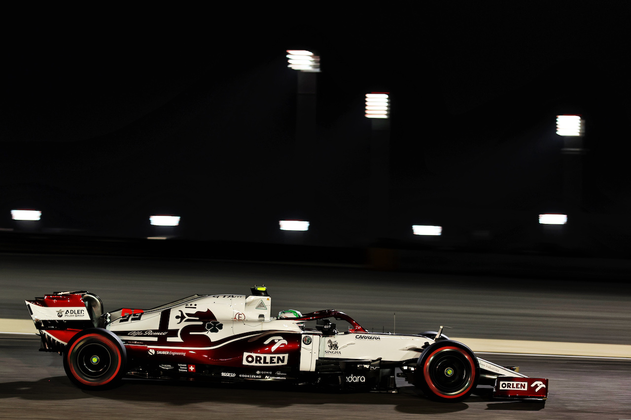 GP BAHRAIN, Antonio Giovinazzi (ITA) Alfa Romeo Racing C41.
26.03.2021. Formula 1 World Championship, Rd 1, Bahrain Grand Prix, Sakhir, Bahrain, Practice Day
- www.xpbimages.com, EMail: requests@xpbimages.com © Copyright: Batchelor / XPB Images