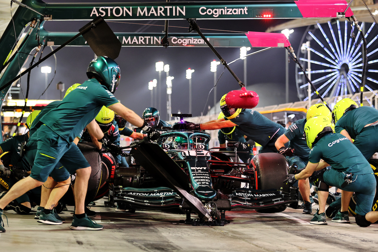 GP BAHRAIN, Lance Stroll (CDN) Aston Martin F1 Team AMR21 practices a pit stop.
26.03.2021. Formula 1 World Championship, Rd 1, Bahrain Grand Prix, Sakhir, Bahrain, Practice Day
- www.xpbimages.com, EMail: requests@xpbimages.com © Copyright: Moy / XPB Images
