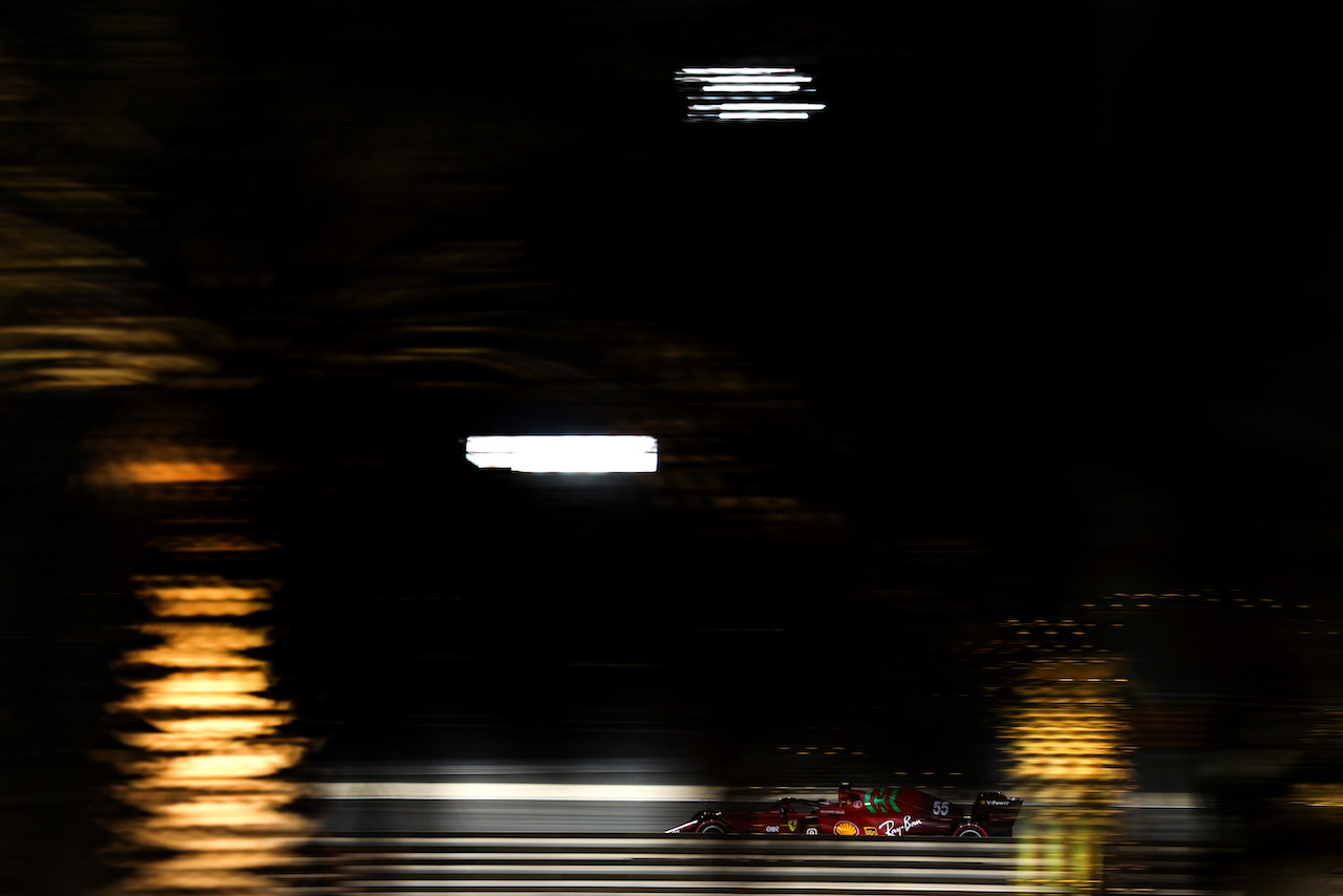 GP BAHRAIN, Carlos Sainz Jr (ESP), Ferrari 
26.03.2021. Formula 1 World Championship, Rd 1, Bahrain Grand Prix, Sakhir, Bahrain, Practice Day
- www.xpbimages.com, EMail: requests@xpbimages.com © Copyright: Charniaux / XPB Images