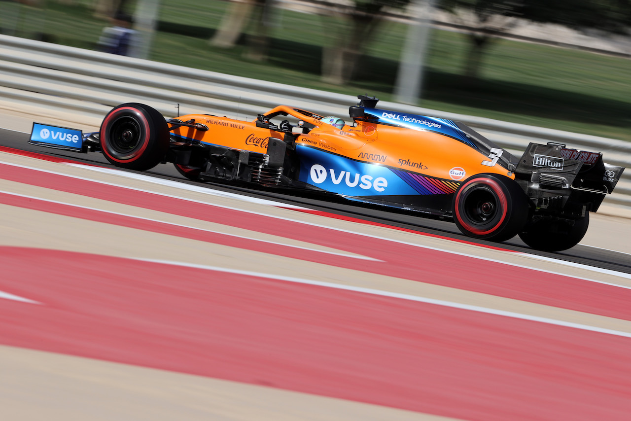 GP BAHRAIN, Daniel Ricciardo (AUS), McLaren F1 Team 
26.03.2021. Formula 1 World Championship, Rd 1, Bahrain Grand Prix, Sakhir, Bahrain, Practice Day
- www.xpbimages.com, EMail: requests@xpbimages.com ¬© Copyright: Charniaux / XPB Images