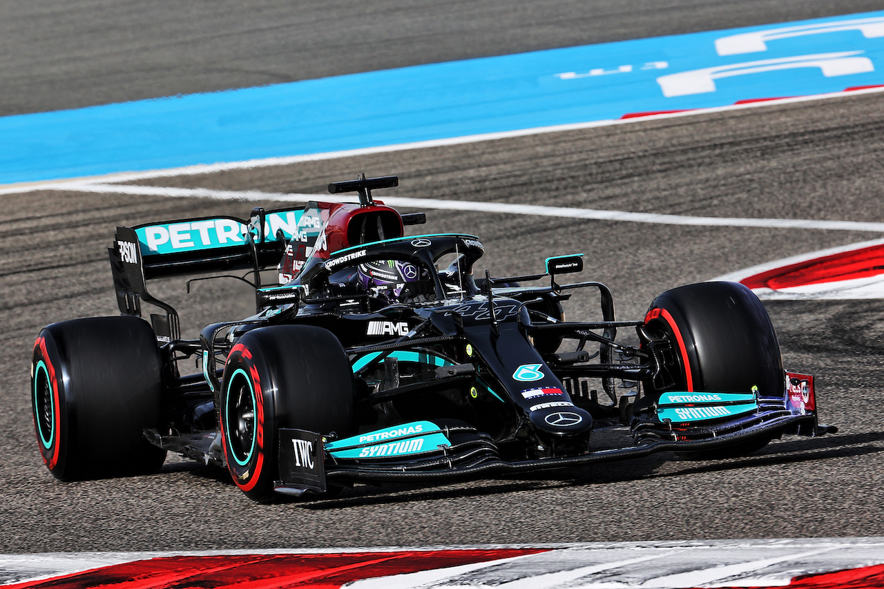 GP BAHRAIN, Lewis Hamilton (GBR) Mercedes AMG F1 W12.
26.03.2021. Formula 1 World Championship, Rd 1, Bahrain Grand Prix, Sakhir, Bahrain, Practice Day
- www.xpbimages.com, EMail: requests@xpbimages.com © Copyright: Batchelor / XPB Images