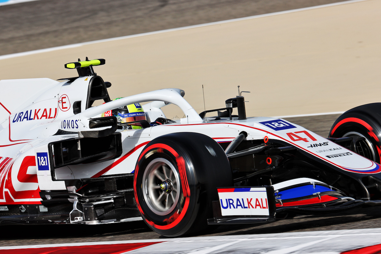 GP BAHRAIN, Mick Schumacher (GER) Haas VF-21.
26.03.2021. Formula 1 World Championship, Rd 1, Bahrain Grand Prix, Sakhir, Bahrain, Practice Day
- www.xpbimages.com, EMail: requests@xpbimages.com © Copyright: Batchelor / XPB Images