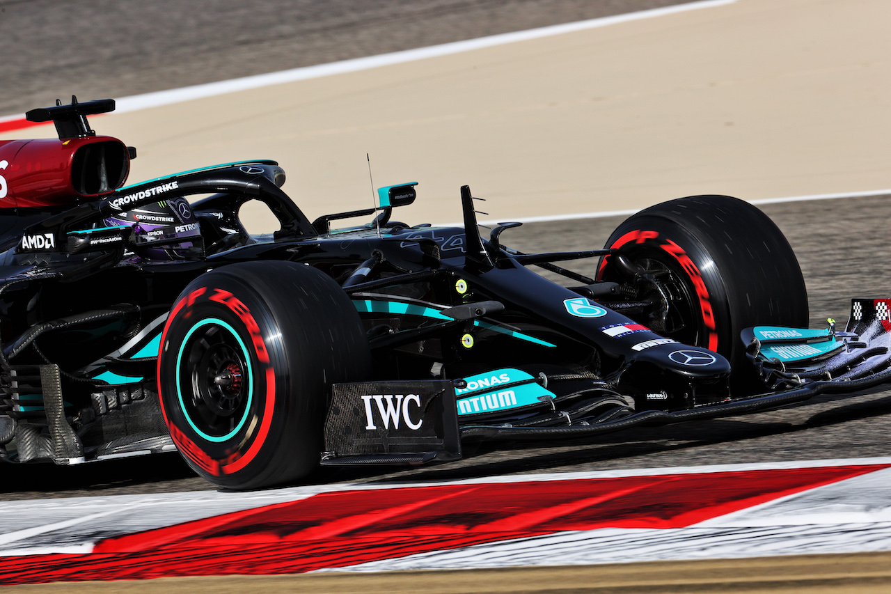 GP BAHRAIN, Lewis Hamilton (GBR) Mercedes AMG F1 W12.
26.03.2021. Formula 1 World Championship, Rd 1, Bahrain Grand Prix, Sakhir, Bahrain, Practice Day
- www.xpbimages.com, EMail: requests@xpbimages.com © Copyright: Batchelor / XPB Images