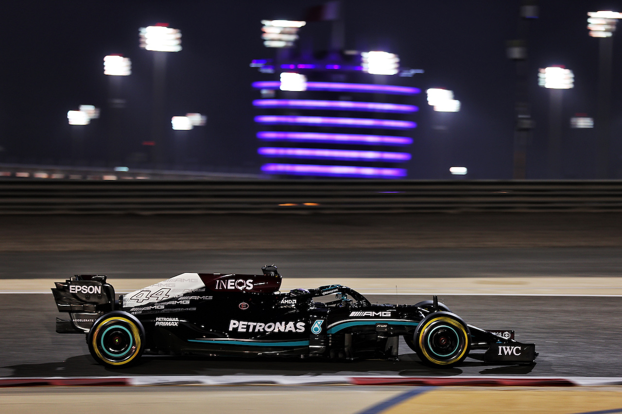 GP BAHRAIN, Lewis Hamilton (GBR) Mercedes AMG F1 W12.
26.03.2021. Formula 1 World Championship, Rd 1, Bahrain Grand Prix, Sakhir, Bahrain, Practice Day
- www.xpbimages.com, EMail: requests@xpbimages.com © Copyright: Batchelor / XPB Images