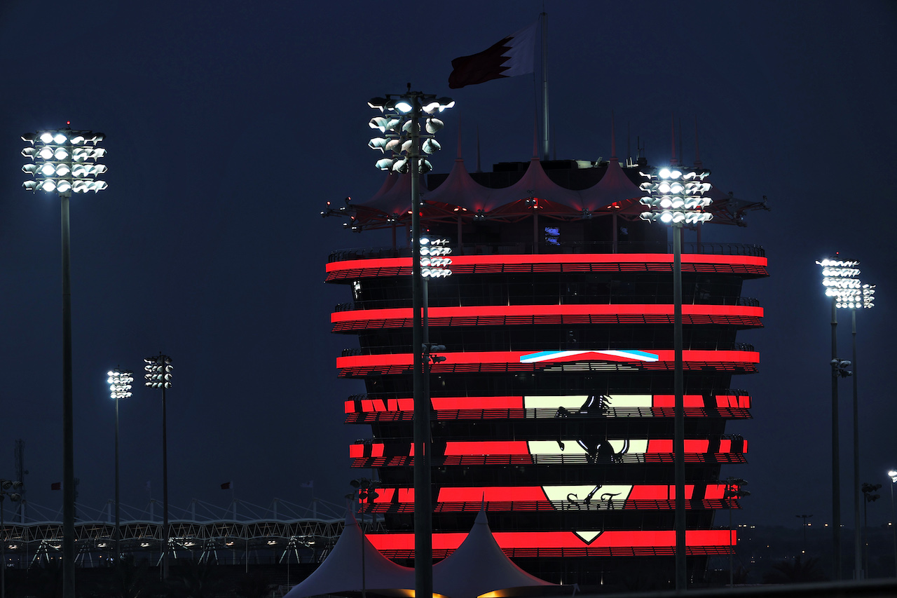 GP BAHRAIN, Circuit Atmosfera - illuminated building - Ferrari.
26.03.2021. Formula 1 World Championship, Rd 1, Bahrain Grand Prix, Sakhir, Bahrain, Practice Day
- www.xpbimages.com, EMail: requests@xpbimages.com © Copyright: Batchelor / XPB Images