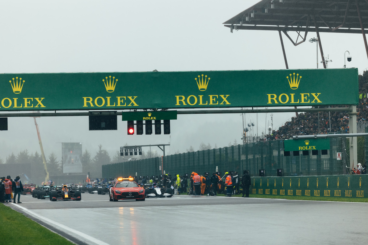 GP BELGIO, Max Verstappen (NLD) Red Bull Racing RB16B e George Russell (GBR) Williams Racing FW43B behind the Mercedes FIA Safety Car as they leave the grid.
29.08.2021. Formula 1 World Championship, Rd 12, Belgian Grand Prix, Spa Francorchamps, Belgium, Gara Day.
- www.xpbimages.com, EMail: requests@xpbimages.com © Copyright: Bearne / XPB Images