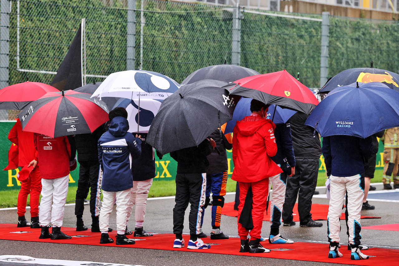 GP BELGIO, Drivers as the grid observes the national anthem.
29.08.2021. Formula 1 World Championship, Rd 12, Belgian Grand Prix, Spa Francorchamps, Belgium, Gara Day.
- www.xpbimages.com, EMail: requests@xpbimages.com © Copyright: Moy / XPB Images