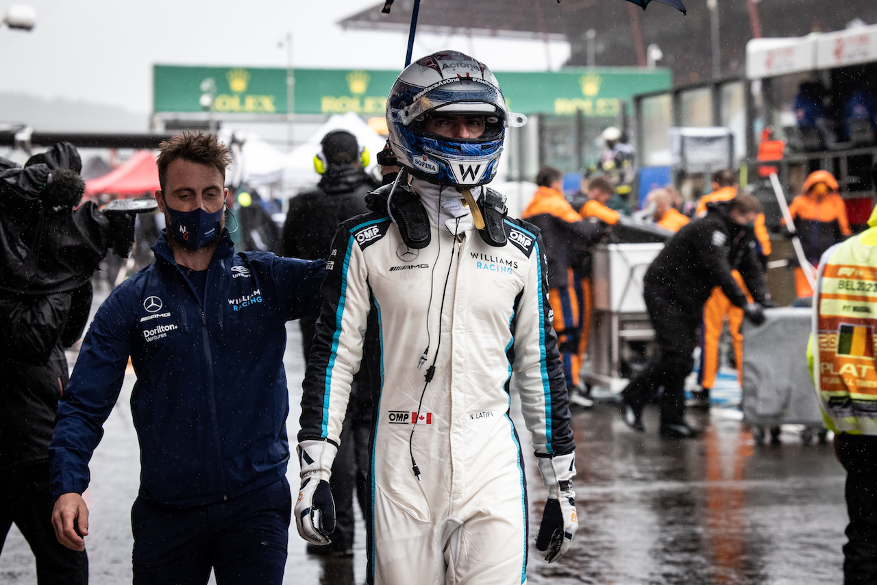 GP BELGIO, Nicholas Latifi (CDN) Williams Racing in the pits while the race is stopped.
29.08.2021. Formula 1 World Championship, Rd 12, Belgian Grand Prix, Spa Francorchamps, Belgium, Gara Day.
- www.xpbimages.com, EMail: requests@xpbimages.com © Copyright: Bearne / XPB Images