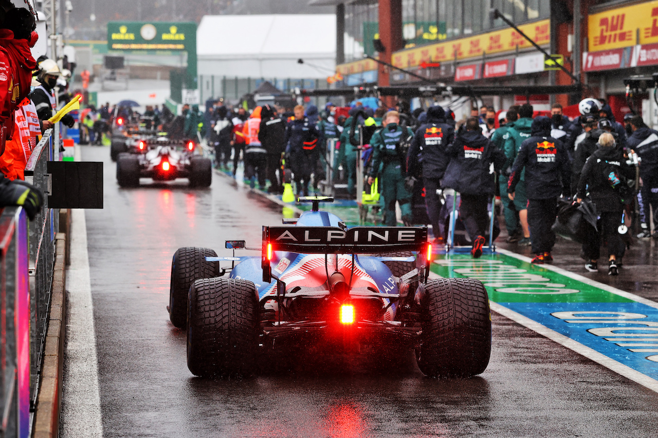 GP BELGIO, Esteban Ocon (FRA) Alpine F1 Team A521 in the pits as the race is suspended.
29.08.2021. Formula 1 World Championship, Rd 12, Belgian Grand Prix, Spa Francorchamps, Belgium, Gara Day.
- www.xpbimages.com, EMail: requests@xpbimages.com © Copyright: Moy / XPB Images