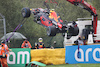 GP BELGIO, The Red Bull Racing RB16B of Sergio Perez (MEX) is craned away from the circuit after he crashed heading to the grid.
29.08.2021. Formula 1 World Championship, Rd 12, Belgian Grand Prix, Spa Francorchamps, Belgium, Gara Day.
- www.xpbimages.com, EMail: requests@xpbimages.com © Copyright: Batchelor / XPB Images