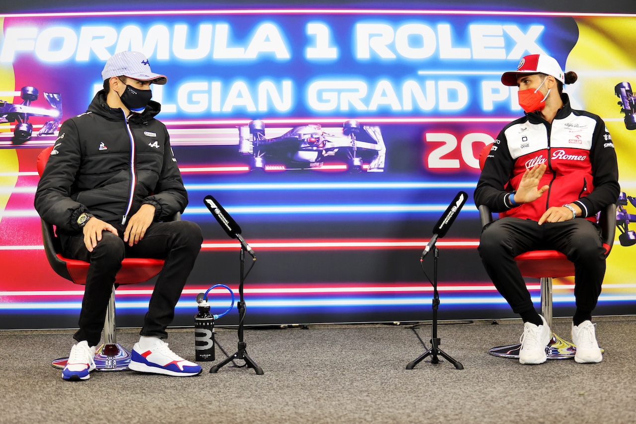 GP BELGIO, (L to R): Esteban Ocon (FRA) Alpine F1 Team e Antonio Giovinazzi (ITA) Alfa Romeo Racing in the FIA Press Conference.
26.08.2021. Formula 1 World Championship, Rd 12, Belgian Grand Prix, Spa Francorchamps, Belgium, Preparation Day.
- www.xpbimages.com, EMail: requests@xpbimages.com © Copyright: Charniaux / XPB Images