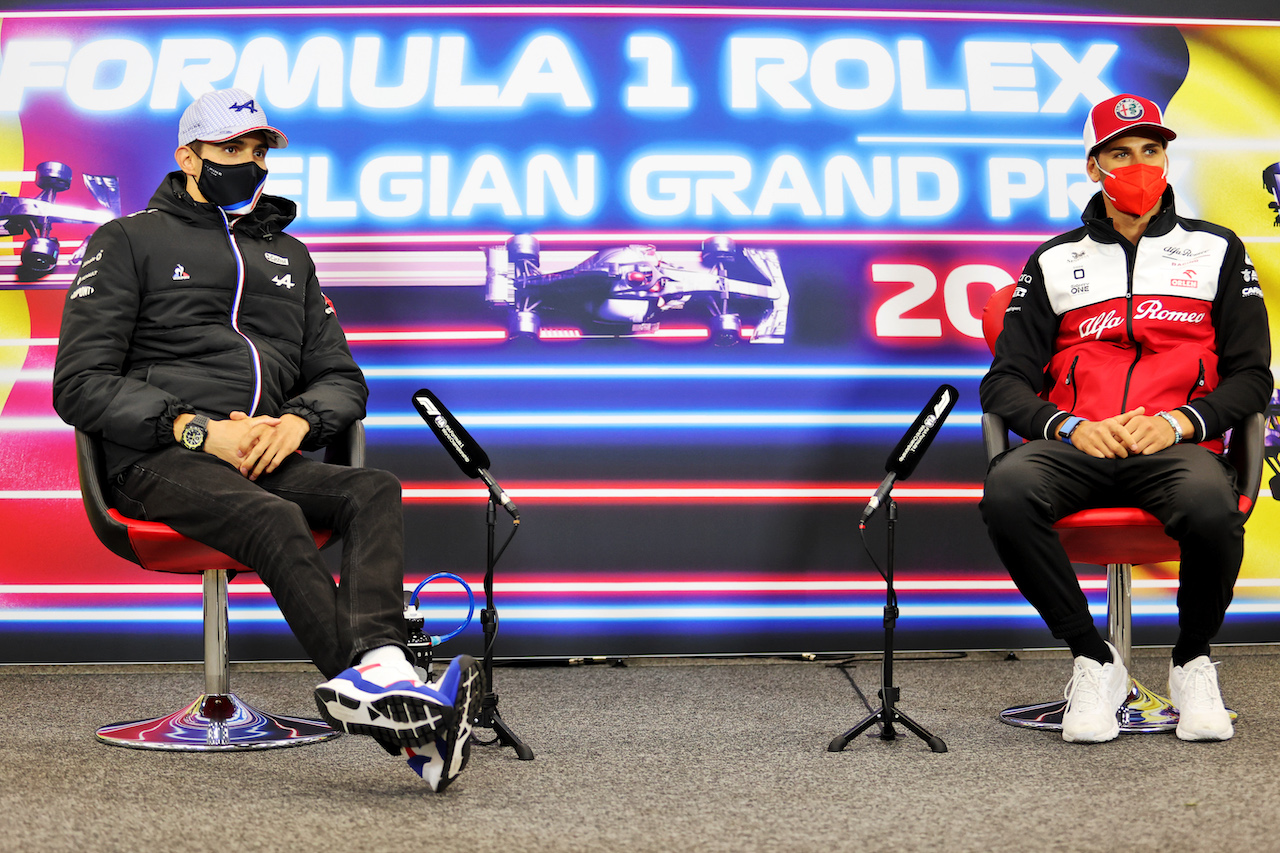 GP BELGIO, (L to R): Esteban Ocon (FRA) Alpine F1 Team e Antonio Giovinazzi (ITA) Alfa Romeo Racing in the FIA Press Conference.
26.08.2021. Formula 1 World Championship, Rd 12, Belgian Grand Prix, Spa Francorchamps, Belgium, Preparation Day.
- www.xpbimages.com, EMail: requests@xpbimages.com © Copyright: Charniaux / XPB Images