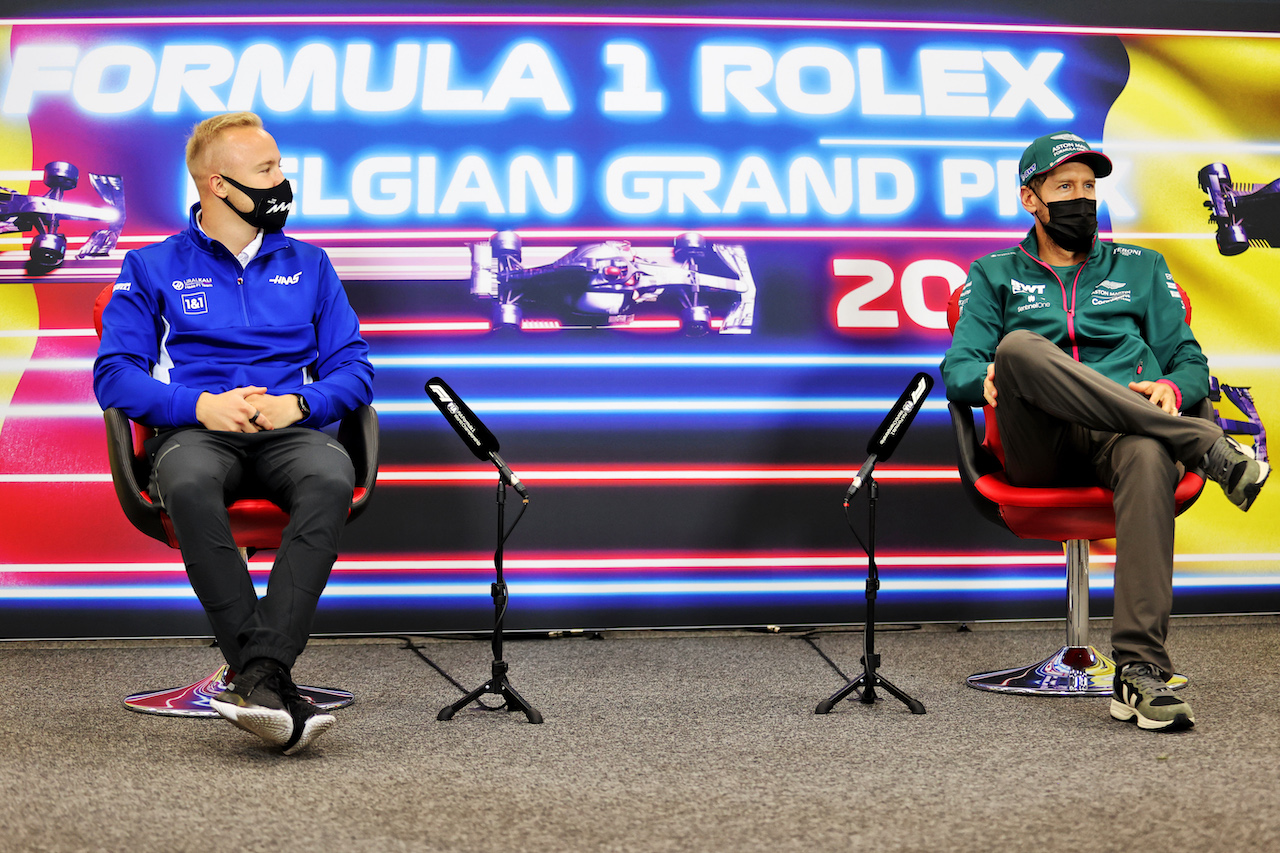 GP BELGIO, (L to R): Nikita Mazepin (RUS) Haas F1 Team e Sebastian Vettel (GER) Aston Martin F1 Team in the FIA Press Conference.
26.08.2021. Formula 1 World Championship, Rd 12, Belgian Grand Prix, Spa Francorchamps, Belgium, Preparation Day.
- www.xpbimages.com, EMail: requests@xpbimages.com © Copyright: Charniaux / XPB Images