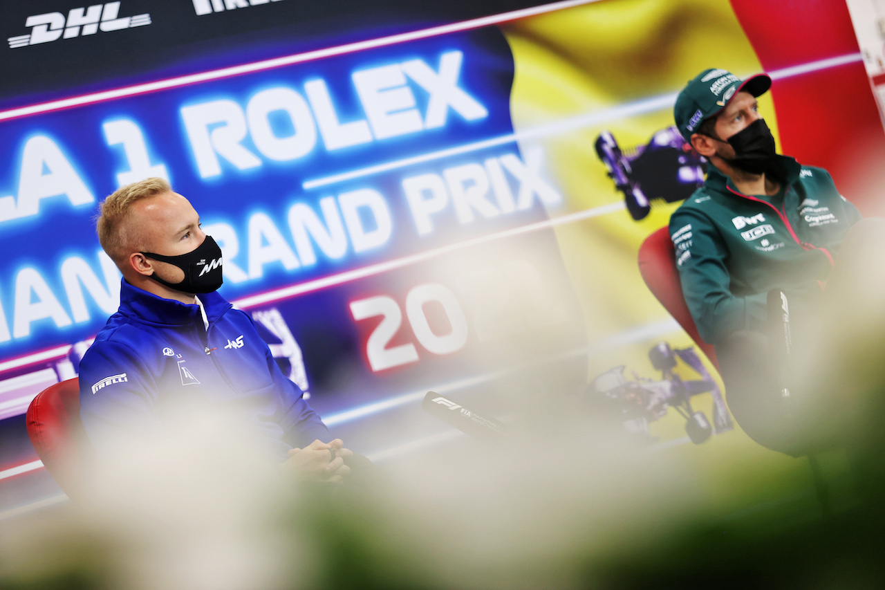 GP BELGIO, (L to R): Nikita Mazepin (RUS) Haas F1 Team e Sebastian Vettel (GER) Aston Martin F1 Team in the FIA Press Conference.
26.08.2021. Formula 1 World Championship, Rd 12, Belgian Grand Prix, Spa Francorchamps, Belgium, Preparation Day.
- www.xpbimages.com, EMail: requests@xpbimages.com © Copyright: Charniaux / XPB Images