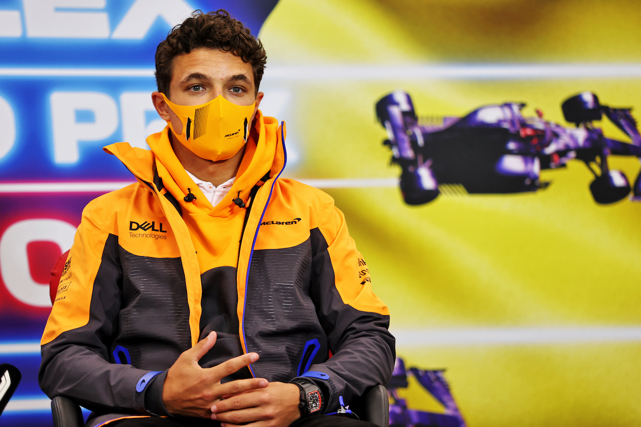 GP BELGIO, Lando Norris (GBR) McLaren in the FIA Press Conference.
26.08.2021. Formula 1 World Championship, Rd 12, Belgian Grand Prix, Spa Francorchamps, Belgium, Preparation Day.
- www.xpbimages.com, EMail: requests@xpbimages.com © Copyright: Charniaux / XPB Images