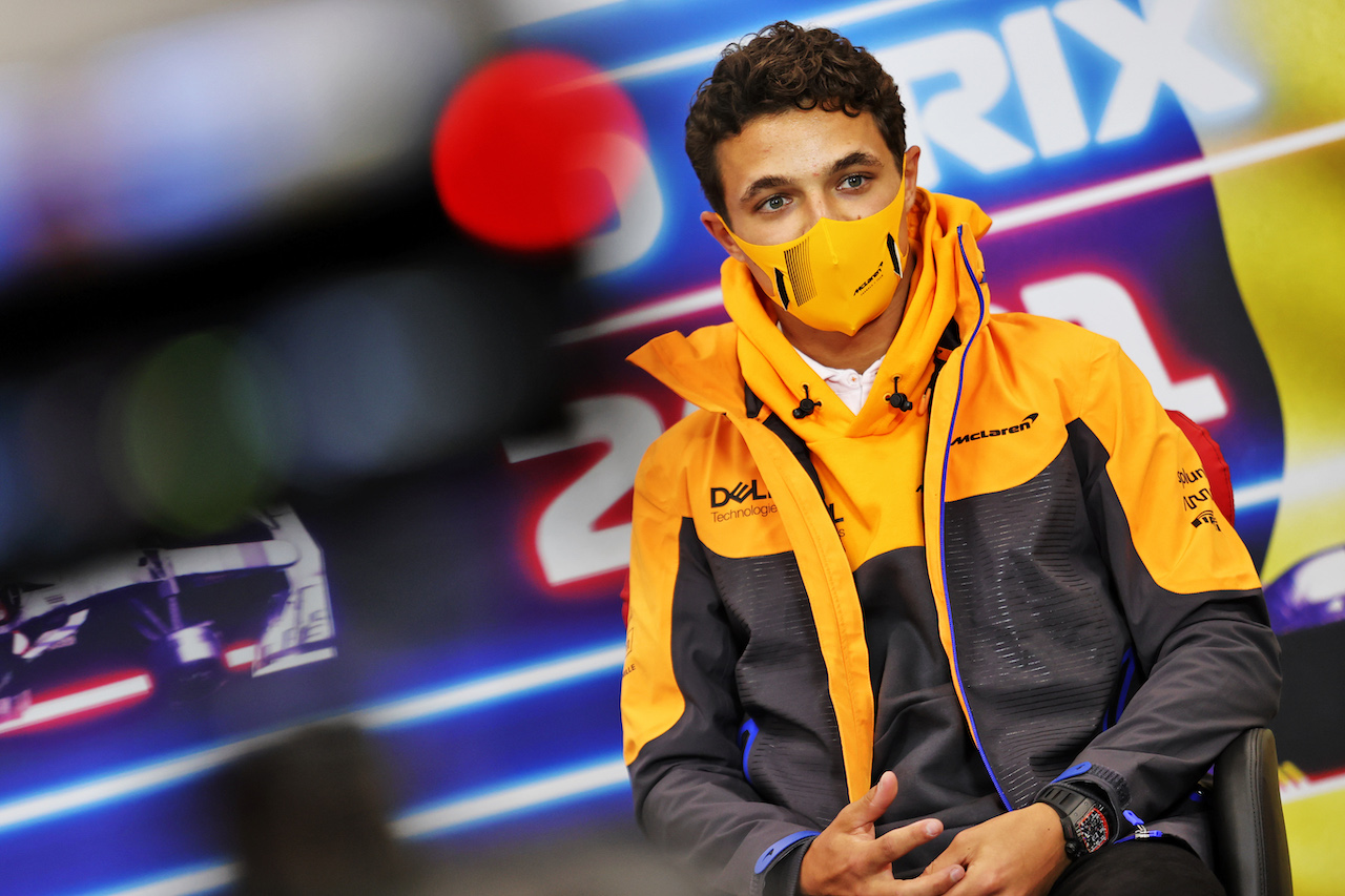 GP BELGIO, Lando Norris (GBR) McLaren in the FIA Press Conference.
26.08.2021. Formula 1 World Championship, Rd 12, Belgian Grand Prix, Spa Francorchamps, Belgium, Preparation Day.
- www.xpbimages.com, EMail: requests@xpbimages.com © Copyright: Charniaux / XPB Images