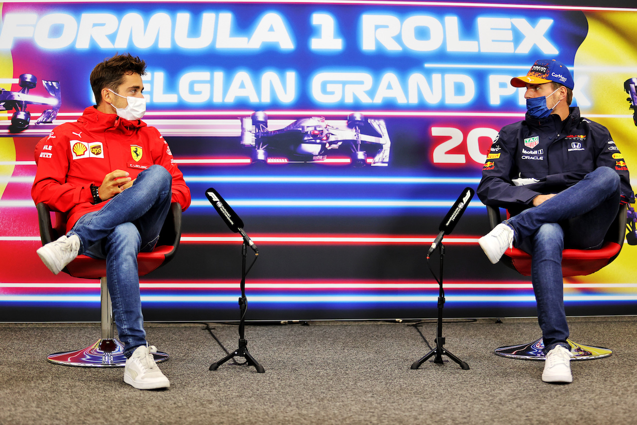 GP BELGIO, (L to R): Charles Leclerc (MON) Ferrari e Max Verstappen (NLD) Red Bull Racing in the FIA Press Conference.
26.08.2021. Formula 1 World Championship, Rd 12, Belgian Grand Prix, Spa Francorchamps, Belgium, Preparation Day.
- www.xpbimages.com, EMail: requests@xpbimages.com © Copyright: Charniaux / XPB Images