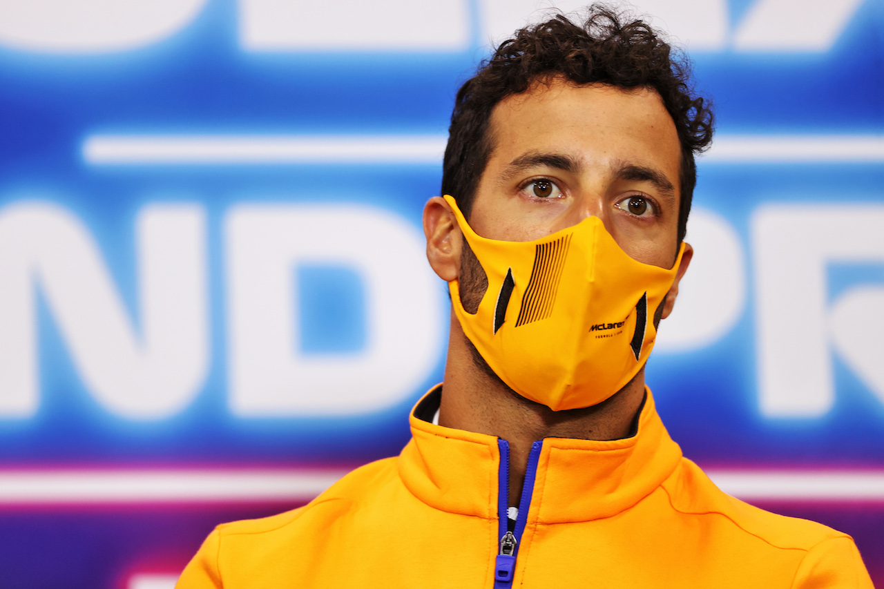 GP BELGIO, Daniel Ricciardo (AUS) McLaren in the FIA Press Conference.
26.08.2021. Formula 1 World Championship, Rd 12, Belgian Grand Prix, Spa Francorchamps, Belgium, Preparation Day.
- www.xpbimages.com, EMail: requests@xpbimages.com © Copyright: Charniaux / XPB Images
