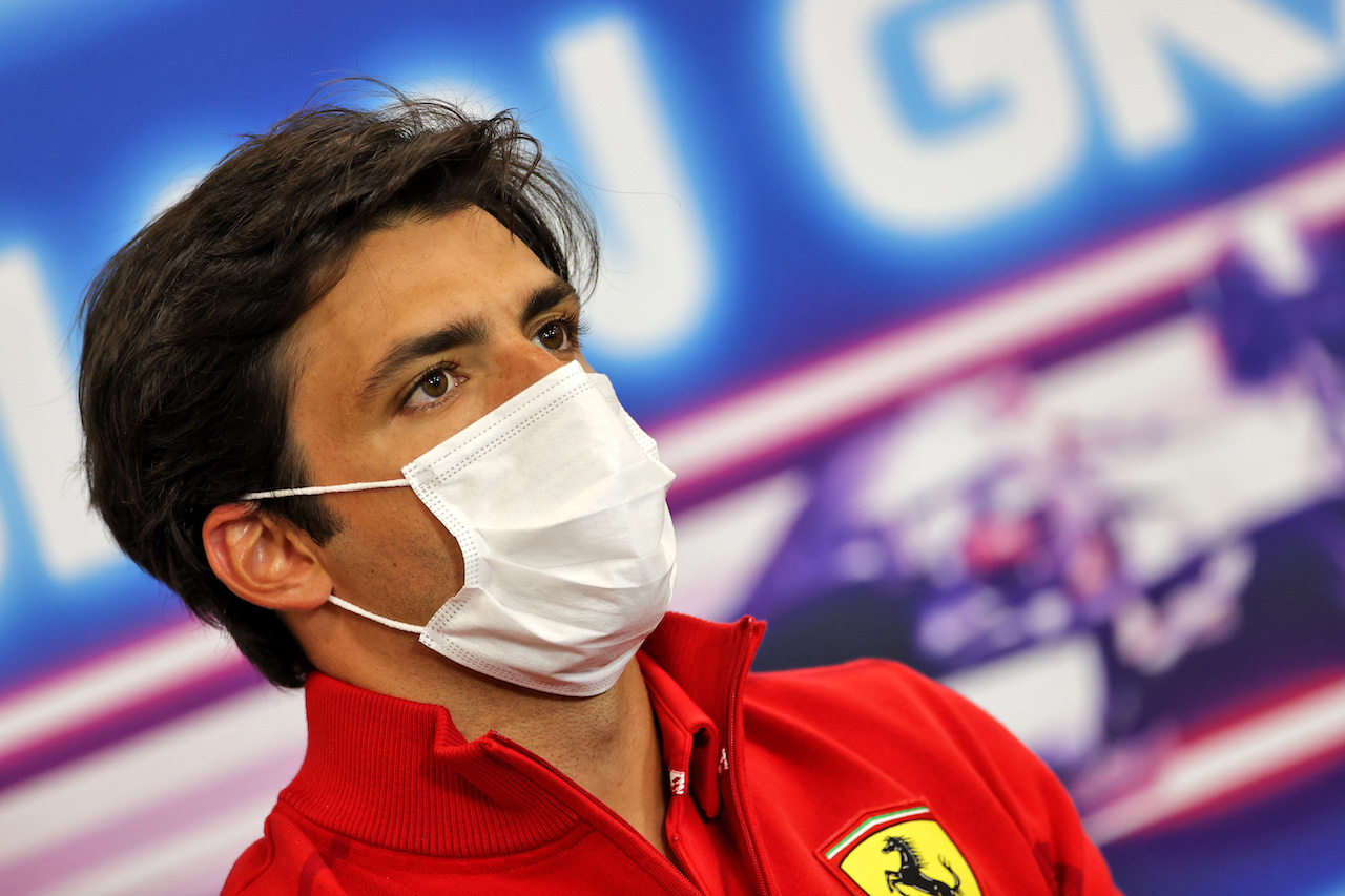GP BELGIO, Carlos Sainz Jr (ESP) Ferrari in the FIA Press Conference.
26.08.2021. Formula 1 World Championship, Rd 12, Belgian Grand Prix, Spa Francorchamps, Belgium, Preparation Day.
- www.xpbimages.com, EMail: requests@xpbimages.com © Copyright: Charniaux / XPB Images
