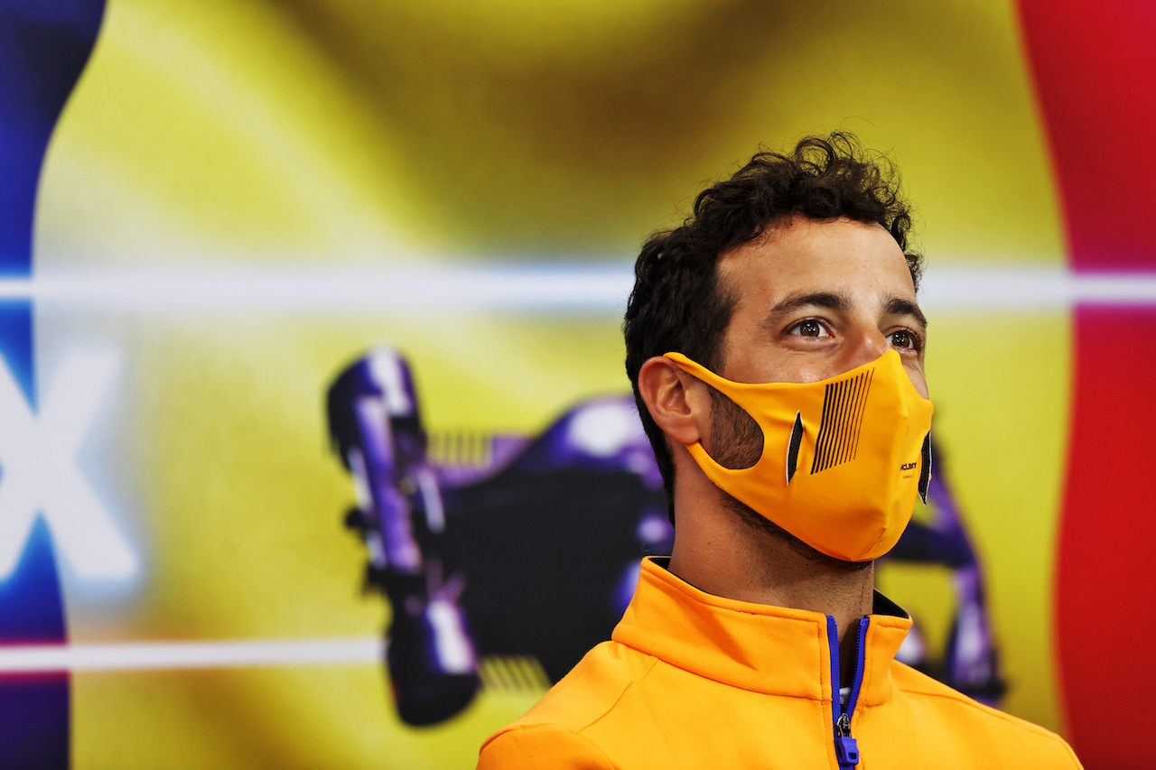 GP BELGIO, Daniel Ricciardo (AUS) McLaren in the FIA Press Conference.
26.08.2021. Formula 1 World Championship, Rd 12, Belgian Grand Prix, Spa Francorchamps, Belgium, Preparation Day.
- www.xpbimages.com, EMail: requests@xpbimages.com © Copyright: Charniaux / XPB Images