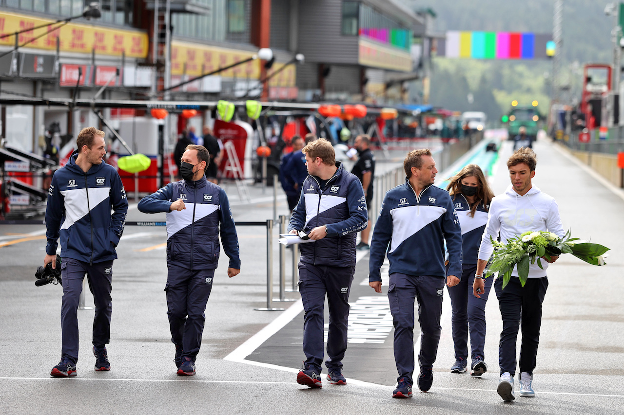 GP BELGIO, Pierre Gasly (FRA) AlphaTauri walks the circuit with the team.
26.08.2021. Formula 1 World Championship, Rd 12, Belgian Grand Prix, Spa Francorchamps, Belgium, Preparation Day.
- www.xpbimages.com, EMail: requests@xpbimages.com © Copyright: Moy / XPB Images