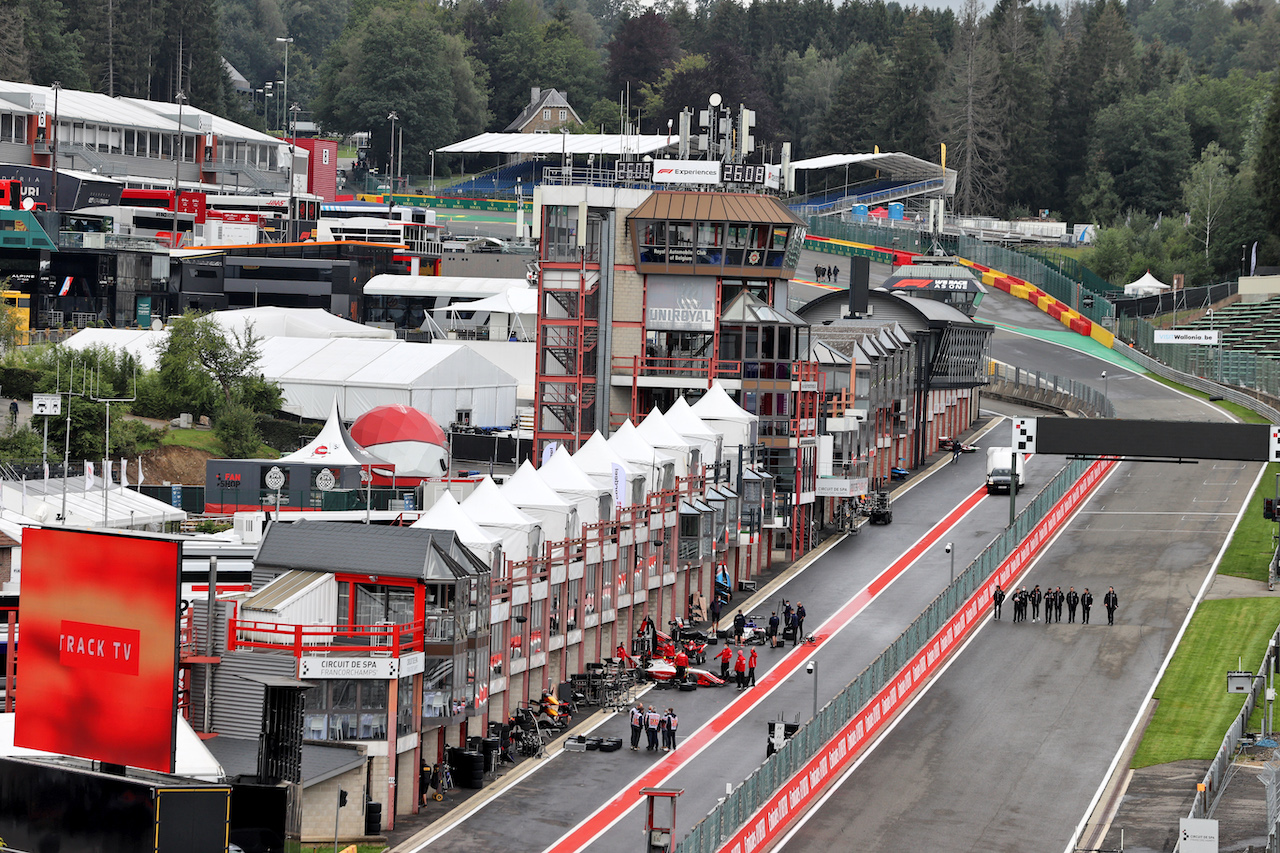 GP BELGIO, Esteban Ocon (FRA) Alpine F1 Team walks the circuit with the team.
26.08.2021. Formula 1 World Championship, Rd 12, Belgian Grand Prix, Spa Francorchamps, Belgium, Preparation Day.
- www.xpbimages.com, EMail: requests@xpbimages.com © Copyright: Moy / XPB Images