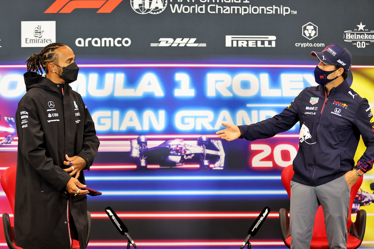 GP BELGIO, (L to R): Lewis Hamilton (GBR) Mercedes AMG F1 e Sergio Perez (MEX) Red Bull Racing in the FIA Press Conference.
26.08.2021. Formula 1 World Championship, Rd 12, Belgian Grand Prix, Spa Francorchamps, Belgium, Preparation Day.
- www.xpbimages.com, EMail: requests@xpbimages.com © Copyright: Charniaux / XPB Images