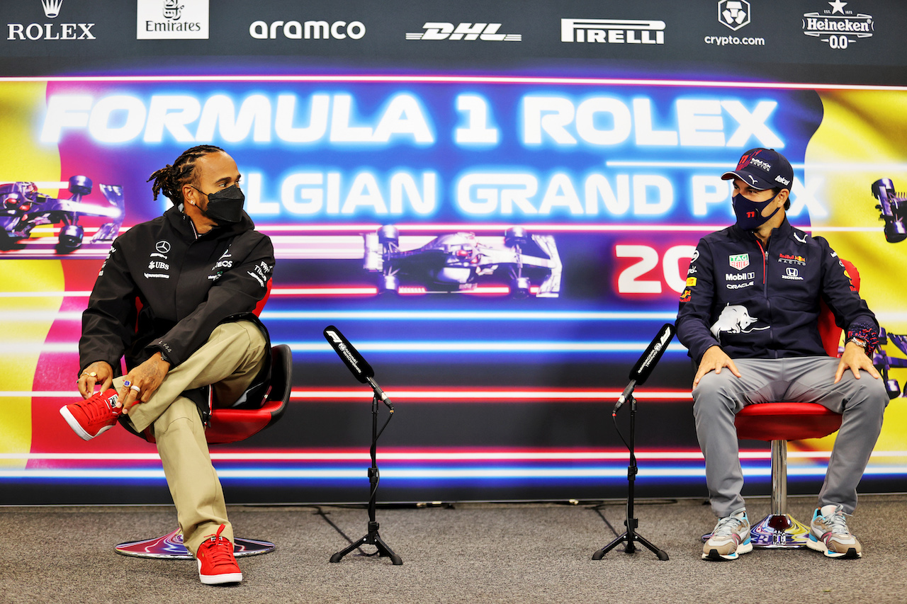 GP BELGIO, (L to R): Lewis Hamilton (GBR) Mercedes AMG F1 e Sergio Perez (MEX) Red Bull Racing in the FIA Press Conference.
26.08.2021. Formula 1 World Championship, Rd 12, Belgian Grand Prix, Spa Francorchamps, Belgium, Preparation Day.
- www.xpbimages.com, EMail: requests@xpbimages.com © Copyright: Charniaux / XPB Images