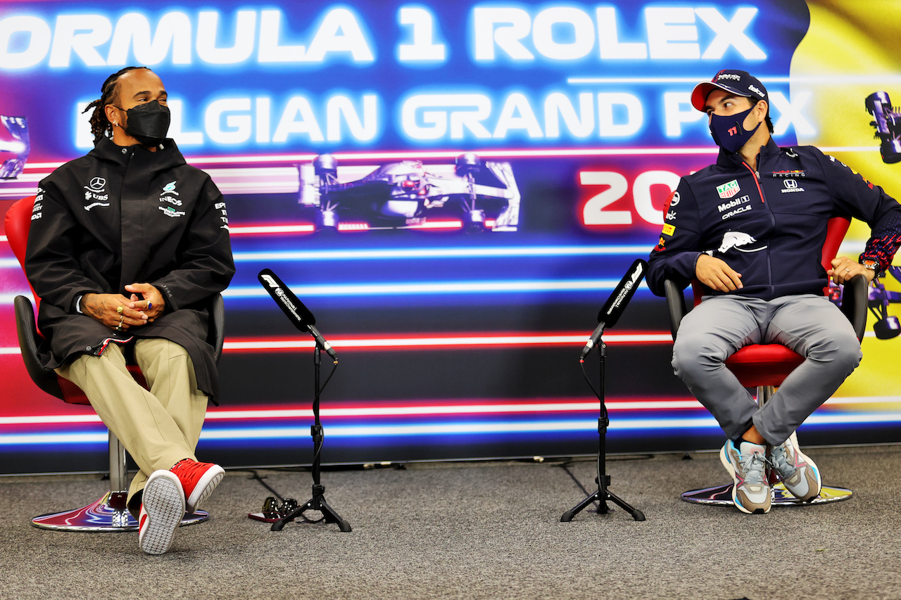 GP BELGIO, (L to R): Lewis Hamilton (GBR) Mercedes AMG F1 e Sergio Perez (MEX) Red Bull Racing in the FIA Press Conference.
26.08.2021. Formula 1 World Championship, Rd 12, Belgian Grand Prix, Spa Francorchamps, Belgium, Preparation Day.
- www.xpbimages.com, EMail: requests@xpbimages.com © Copyright: Charniaux / XPB Images