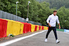 GP BELGIO, Pierre Gasly (FRA) AlphaTauri pays his respects to Anthoine Hubert.
26.08.2021. Formula 1 World Championship, Rd 12, Belgian Grand Prix, Spa Francorchamps, Belgium, Preparation Day.
- www.xpbimages.com, EMail: requests@xpbimages.com © Copyright: Moy / XPB Images