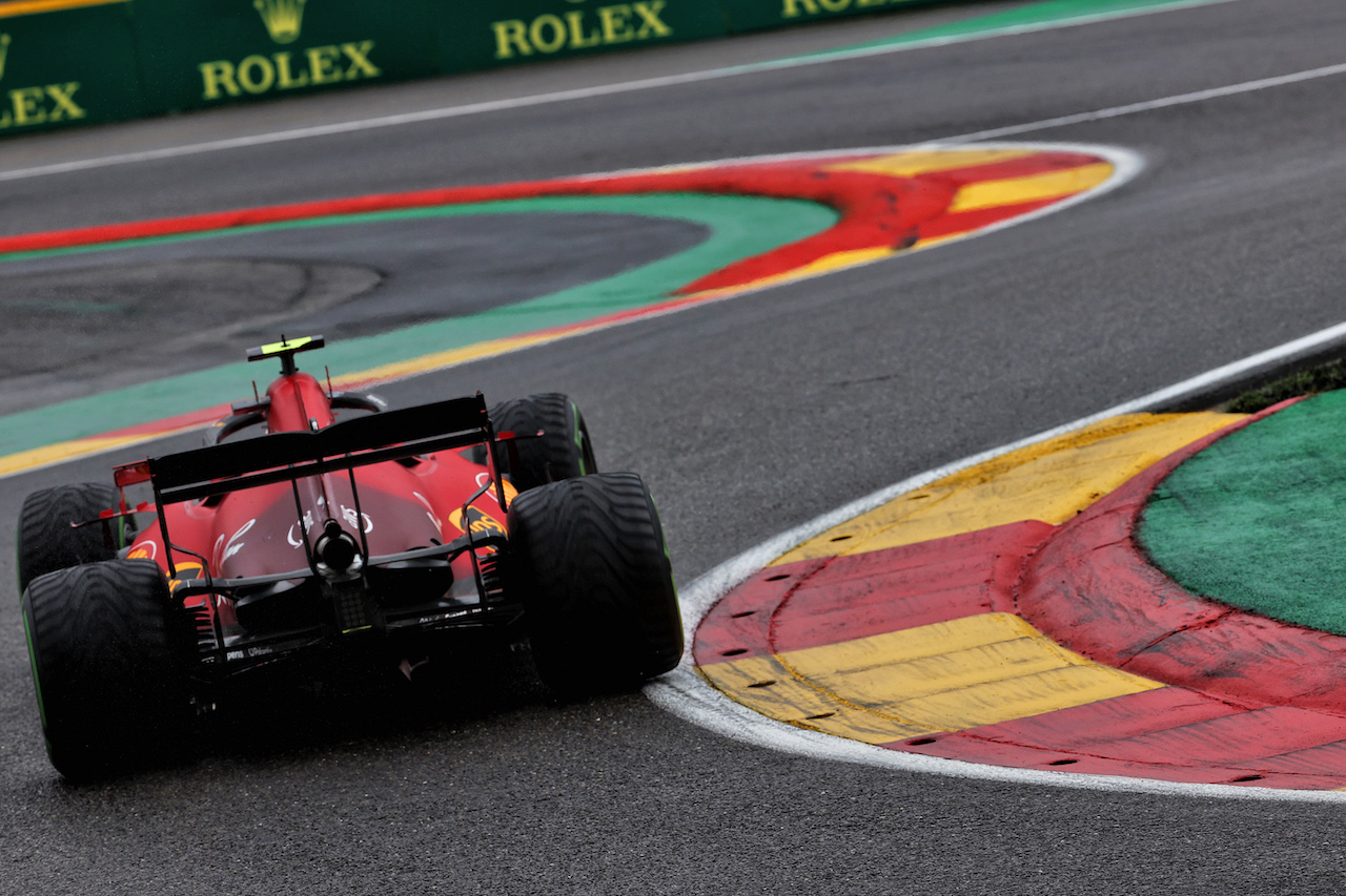 GP BELGIO, Carlos Sainz Jr (ESP) Ferrari SF-21.
28.08.2021. Formula 1 World Championship, Rd 12, Belgian Grand Prix, Spa Francorchamps, Belgium, Qualifiche Day.
- www.xpbimages.com, EMail: requests@xpbimages.com © Copyright: Batchelor / XPB Images