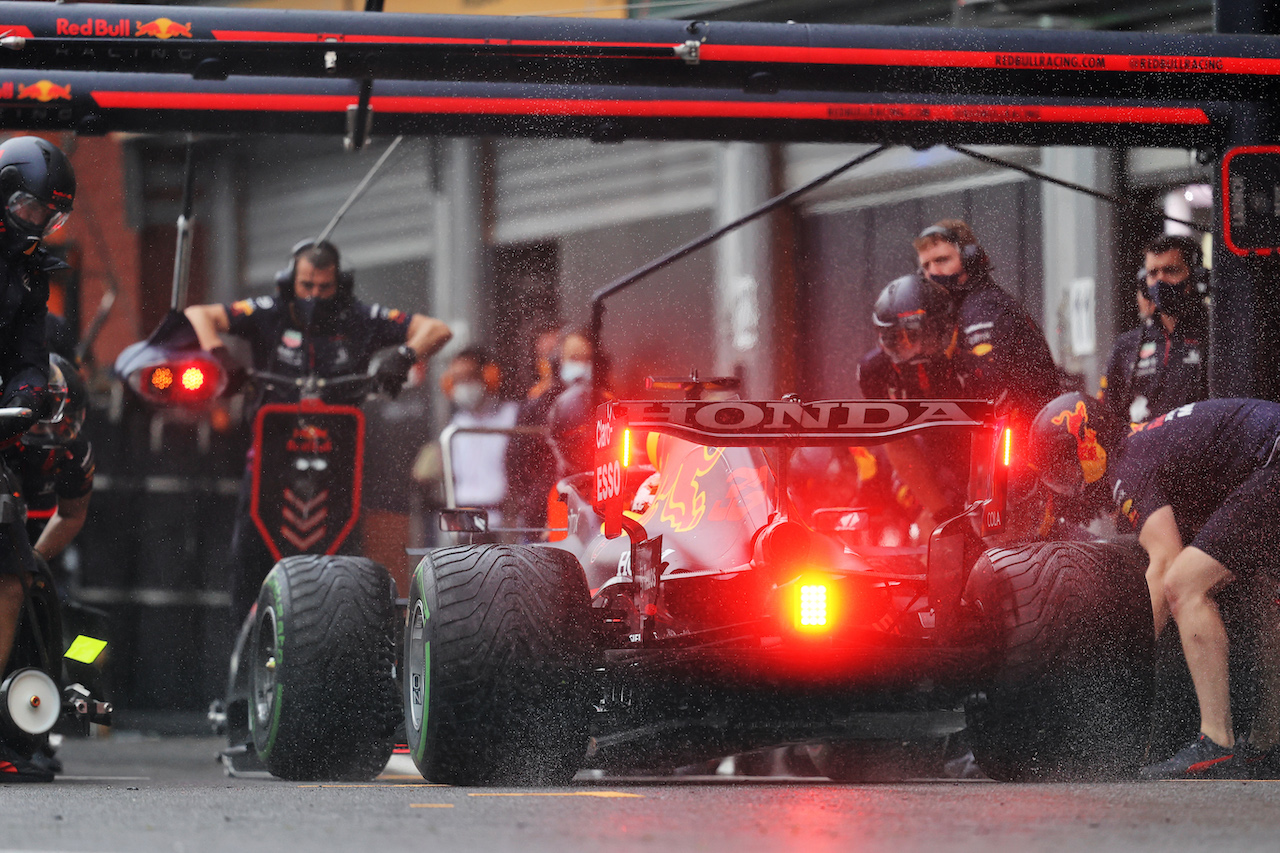 GP BELGIO, Max Verstappen (NLD) Red Bull Racing RB16B in the pits.
28.08.2021. Formula 1 World Championship, Rd 12, Belgian Grand Prix, Spa Francorchamps, Belgium, Qualifiche Day.
- www.xpbimages.com, EMail: requests@xpbimages.com © Copyright: Moy / XPB Images