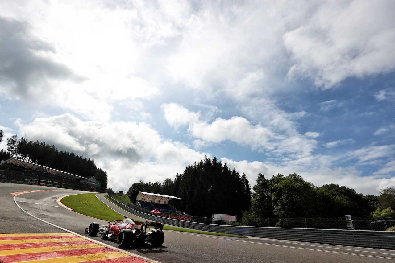 GP BELGIO, Antonio Giovinazzi (ITA) Alfa Romeo Racing C41.
27.08.2021. Formula 1 World Championship, Rd 12, Belgian Grand Prix, Spa Francorchamps, Belgium, Practice Day.
- www.xpbimages.com, EMail: requests@xpbimages.com © Copyright: Charniaux / XPB Images