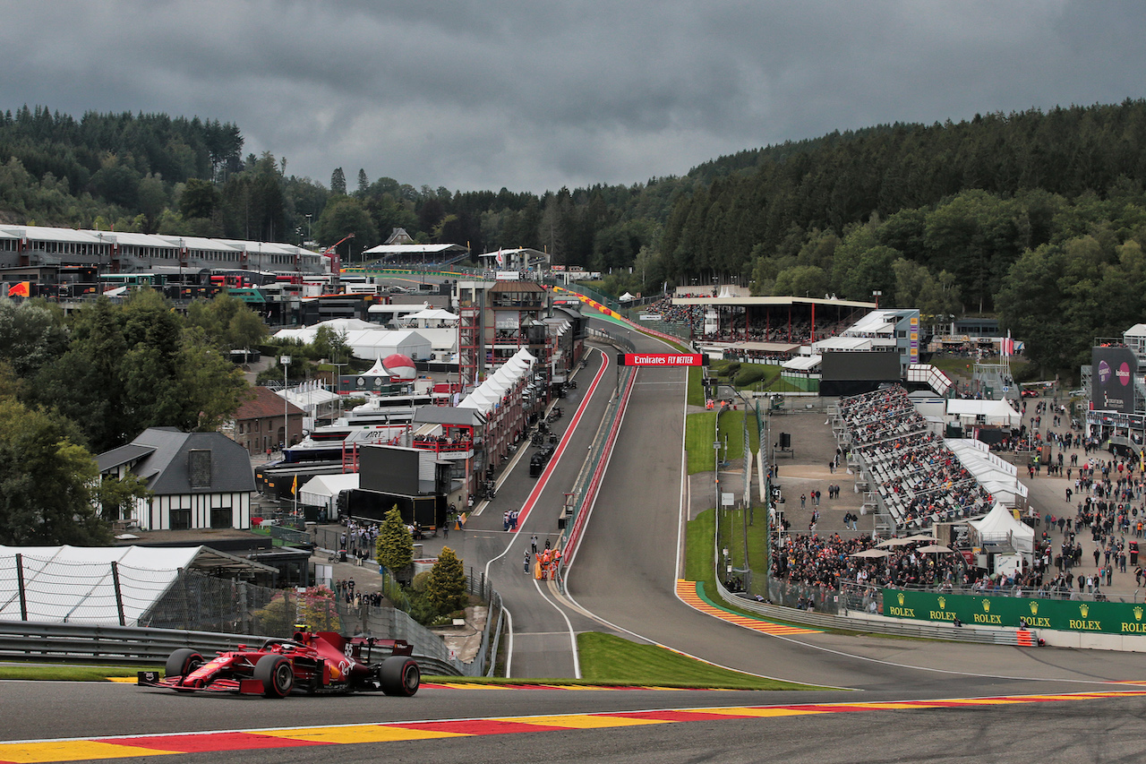 GP BELGIO, Carlos Sainz Jr (ESP) Ferrari SF-21.
27.08.2021. Formula 1 World Championship, Rd 12, Belgian Grand Prix, Spa Francorchamps, Belgium, Practice Day.
- www.xpbimages.com, EMail: requests@xpbimages.com © Copyright: XPB Images