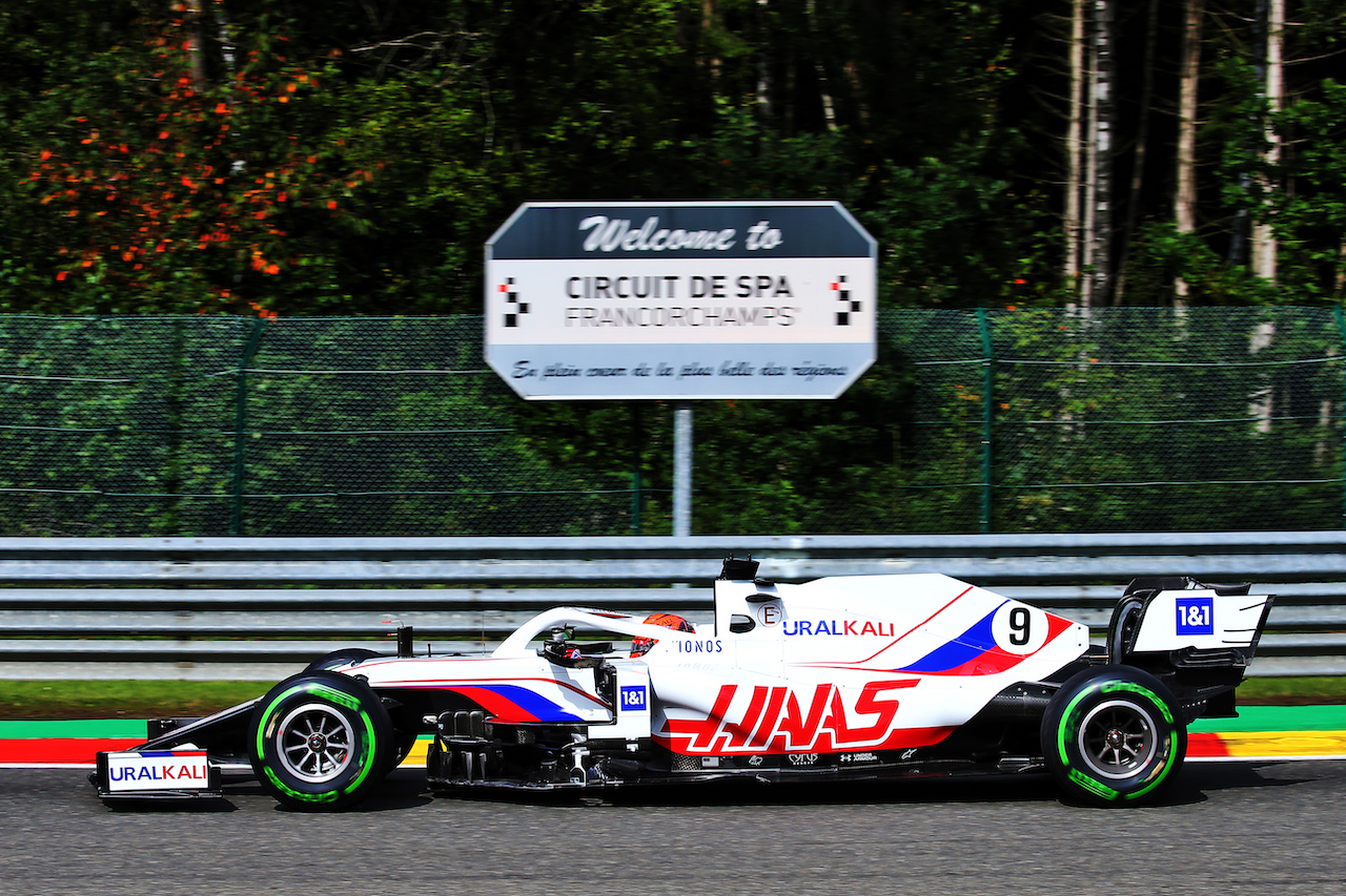 GP BELGIO, Nikita Mazepin (RUS) Haas F1 Team VF-21.
27.08.2021. Formula 1 World Championship, Rd 12, Belgian Grand Prix, Spa Francorchamps, Belgium, Practice Day.
- www.xpbimages.com, EMail: requests@xpbimages.com © Copyright: XPB Images