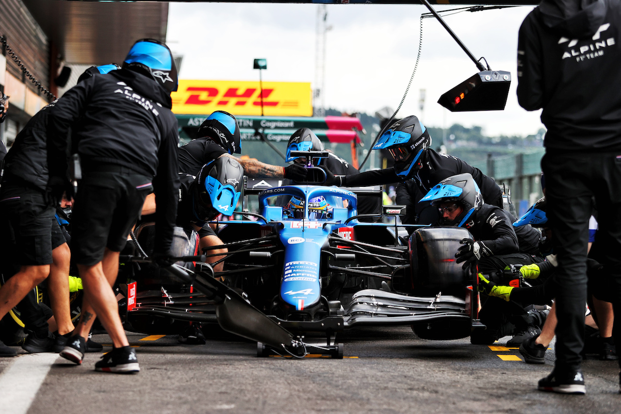 GP BELGIO, Fernando Alonso (ESP) Alpine F1 Team A521 practices a pit stop.
27.08.2021. Formula 1 World Championship, Rd 12, Belgian Grand Prix, Spa Francorchamps, Belgium, Practice Day.
- www.xpbimages.com, EMail: requests@xpbimages.com © Copyright: Moy / XPB Images