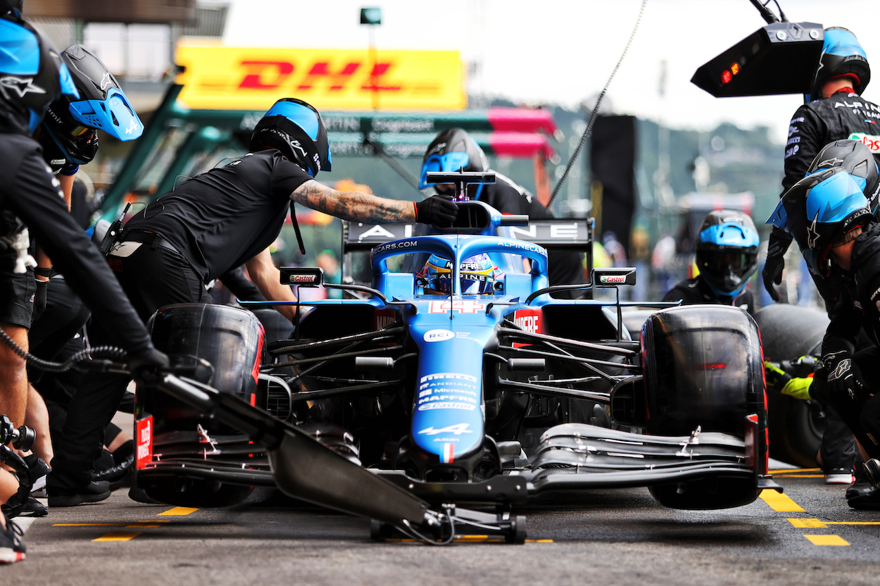 GP BELGIO, Fernando Alonso (ESP) Alpine F1 Team A521 practices a pit stop.
27.08.2021. Formula 1 World Championship, Rd 12, Belgian Grand Prix, Spa Francorchamps, Belgium, Practice Day.
- www.xpbimages.com, EMail: requests@xpbimages.com © Copyright: Moy / XPB Images
