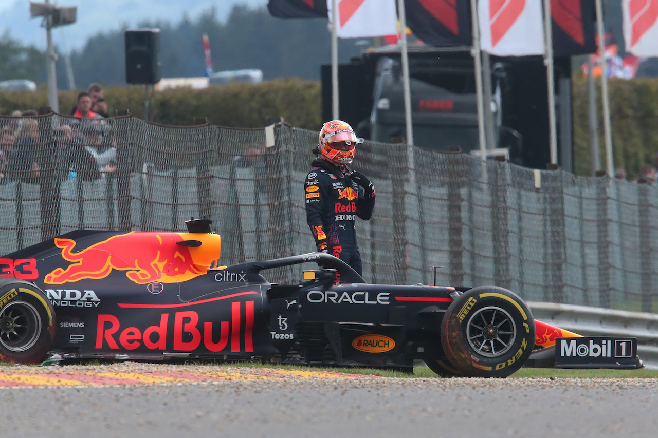 GP BELGIO, Max Verstappen (NLD) Red Bull Racing RB16B crashed during FP2.
27.08.2021. Formula 1 World Championship, Rd 12, Belgian Grand Prix, Spa Francorchamps, Belgium, Practice Day.
- www.xpbimages.com, EMail: requests@xpbimages.com © Copyright: XPB Images