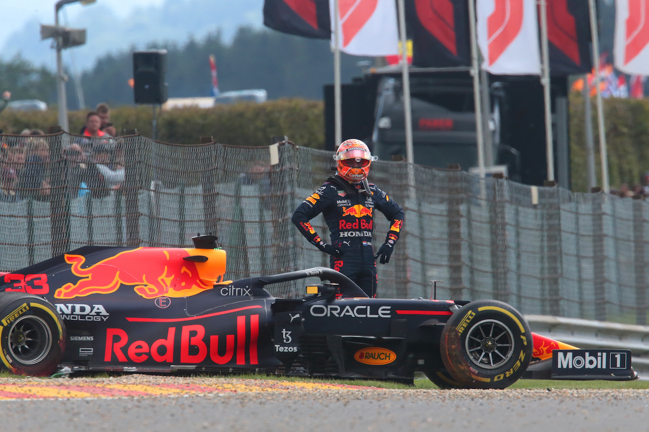 GP BELGIO, Max Verstappen (NLD) Red Bull Racing RB16B crashed during FP2.
27.08.2021. Formula 1 World Championship, Rd 12, Belgian Grand Prix, Spa Francorchamps, Belgium, Practice Day.
- www.xpbimages.com, EMail: requests@xpbimages.com © Copyright: XPB Images