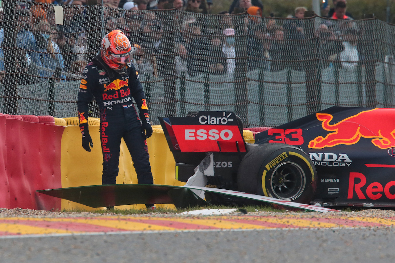 GP BELGIO, Max Verstappen (NLD) Red Bull Racing RB16B crashed during FP2.
27.08.2021. Formula 1 World Championship, Rd 12, Belgian Grand Prix, Spa Francorchamps, Belgium, Practice Day.
- www.xpbimages.com, EMail: requests@xpbimages.com © Copyright: XPB Images