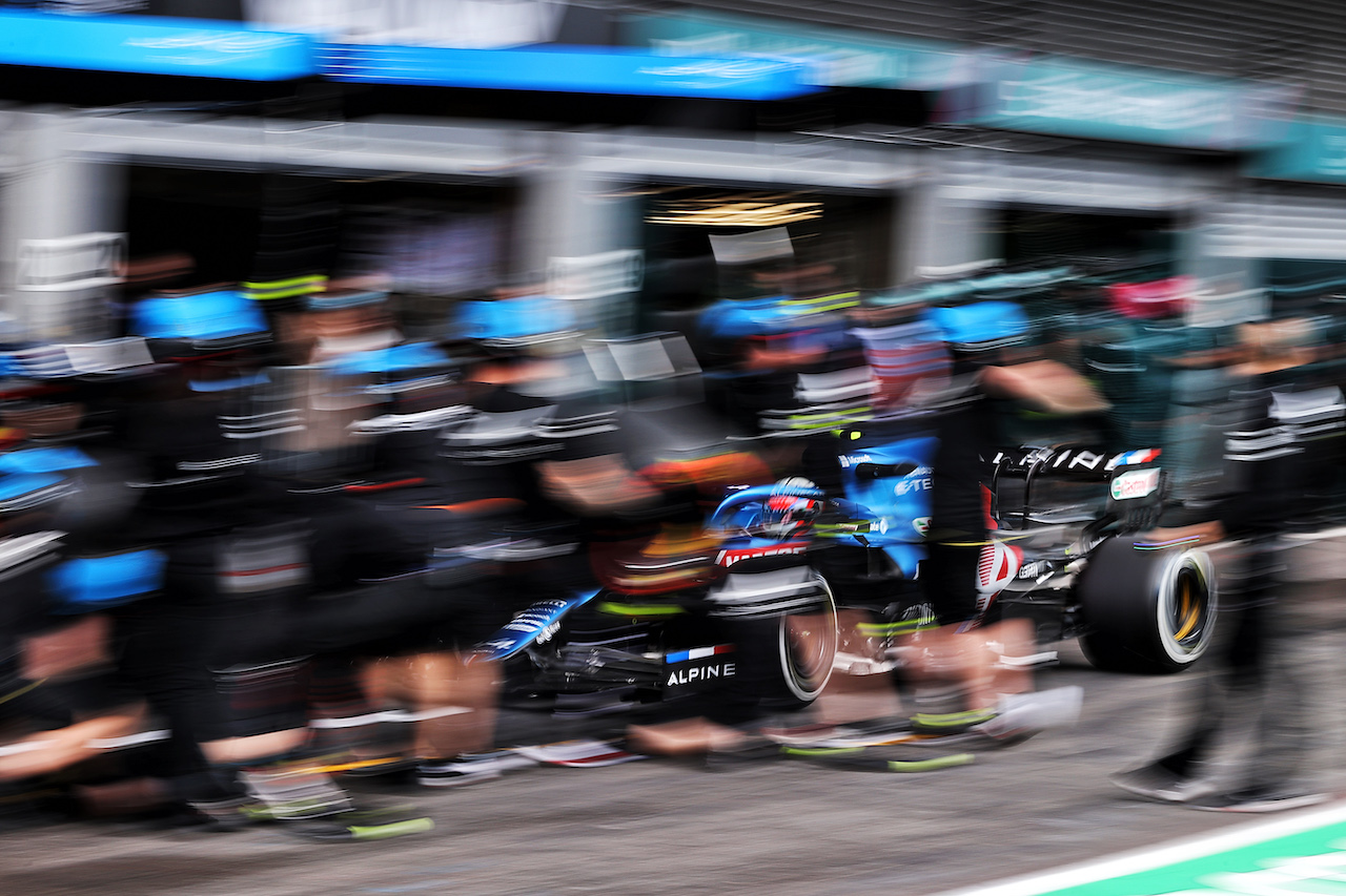 GP BELGIO, Esteban Ocon (FRA) Alpine F1 Team A521 in the pits.
27.08.2021. Formula 1 World Championship, Rd 12, Belgian Grand Prix, Spa Francorchamps, Belgium, Practice Day.
- www.xpbimages.com, EMail: requests@xpbimages.com © Copyright: Moy / XPB Images