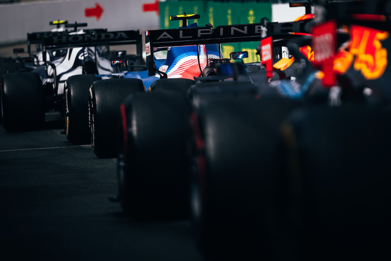 GP BELGIO, Esteban Ocon (FRA) Alpine F1 Team A521 with other cars at the end of the pit lane.
27.08.2021. Formula 1 World Championship, Rd 12, Belgian Grand Prix, Spa Francorchamps, Belgium, Practice Day.
- www.xpbimages.com, EMail: requests@xpbimages.com © Copyright: Bearne / XPB Images