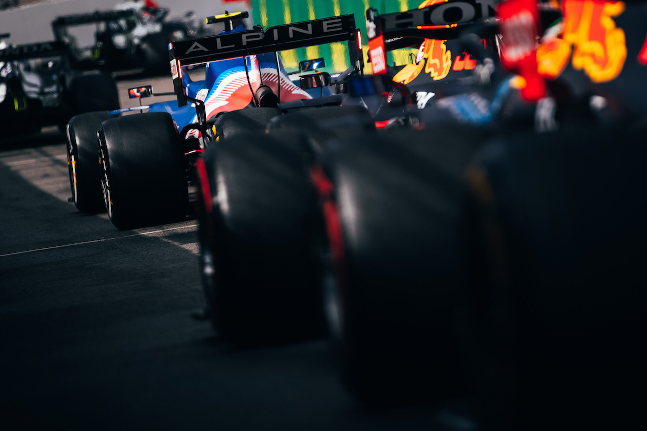GP BELGIO, Esteban Ocon (FRA) Alpine F1 Team A521 with other cars at the end of the pit lane.
27.08.2021. Formula 1 World Championship, Rd 12, Belgian Grand Prix, Spa Francorchamps, Belgium, Practice Day.
- www.xpbimages.com, EMail: requests@xpbimages.com © Copyright: Bearne / XPB Images